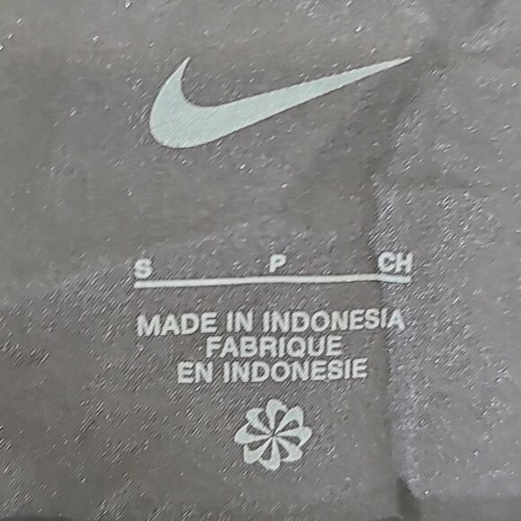 *NWT* NIKE Air Running Foil Print Jacket Black/Metallic Gray, size Small - Picture 5 of 9